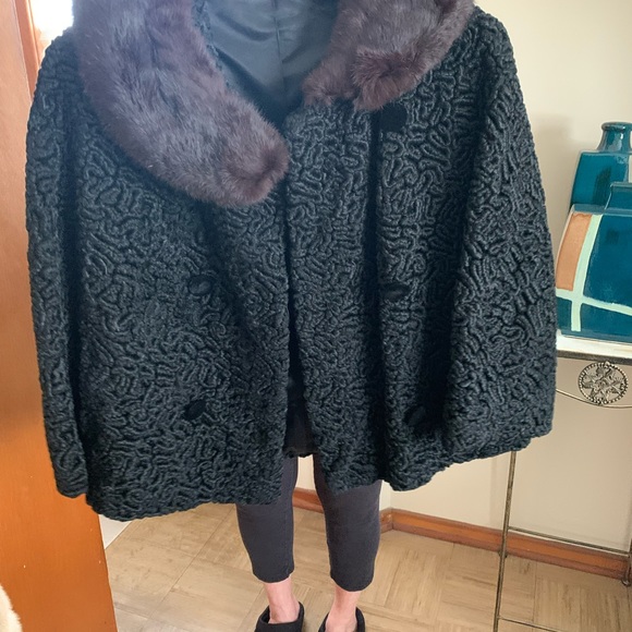 Woman’s jacket - Picture 2 of 3